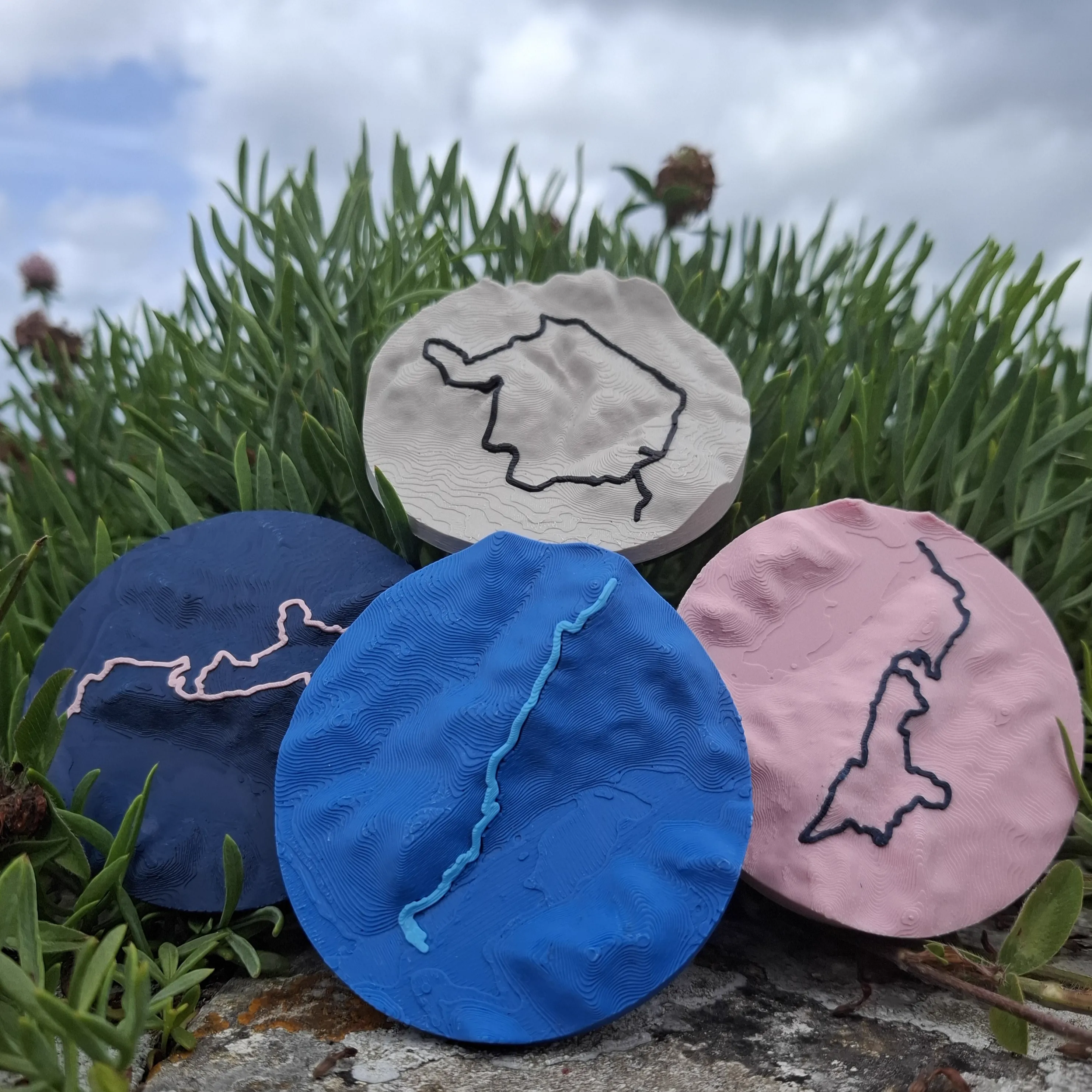 Fabrication artisanale des cartes Altitrace en France