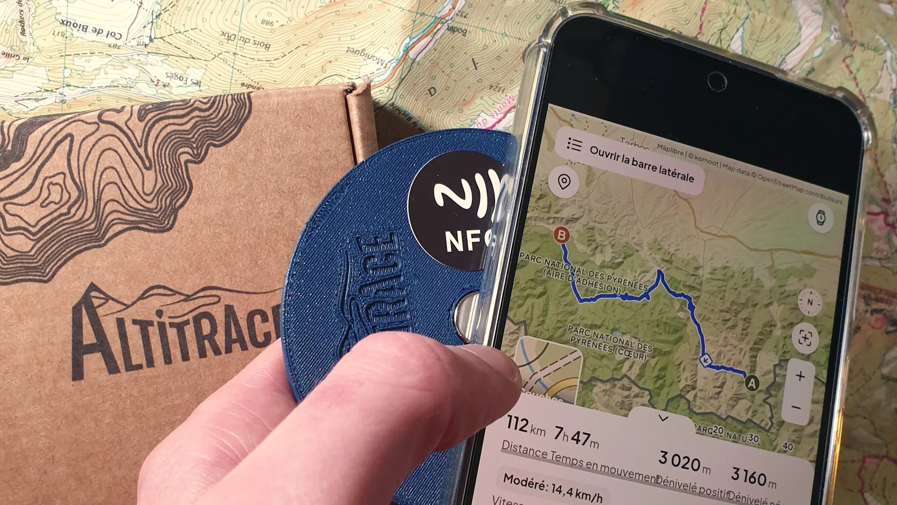 Carte relief 3D dont la puce NFC ouvre les photos d’un parcours